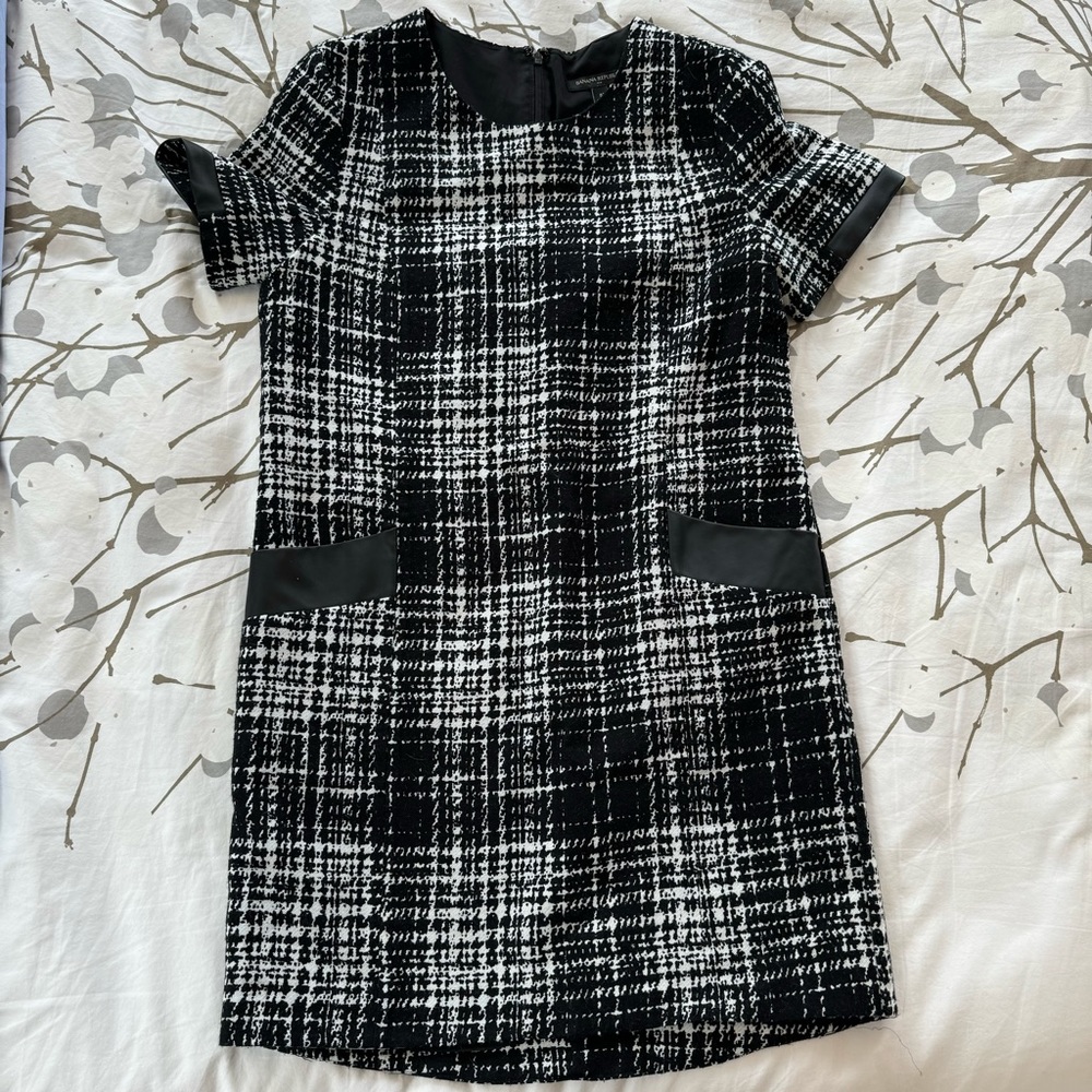 Banana republic black and white shift dress